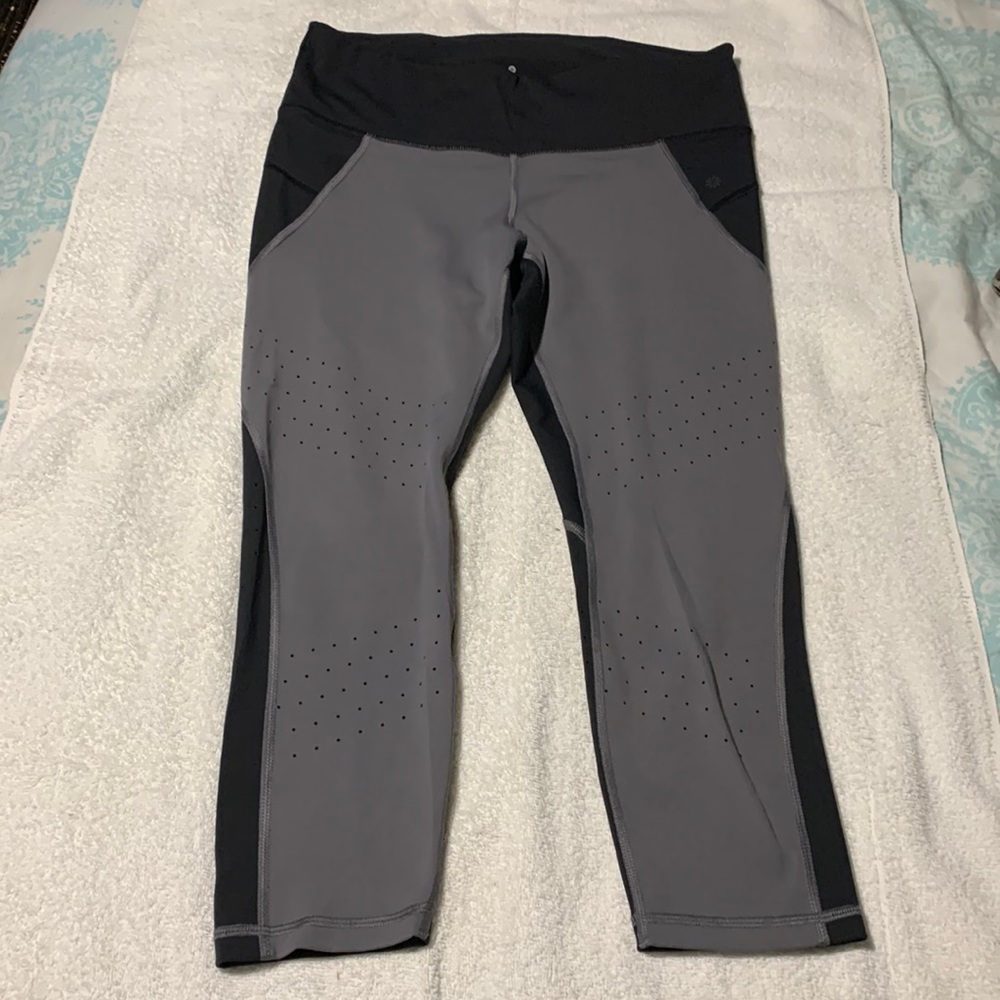 Athleta Crops 23” Inseam, Size LP, Black/gray